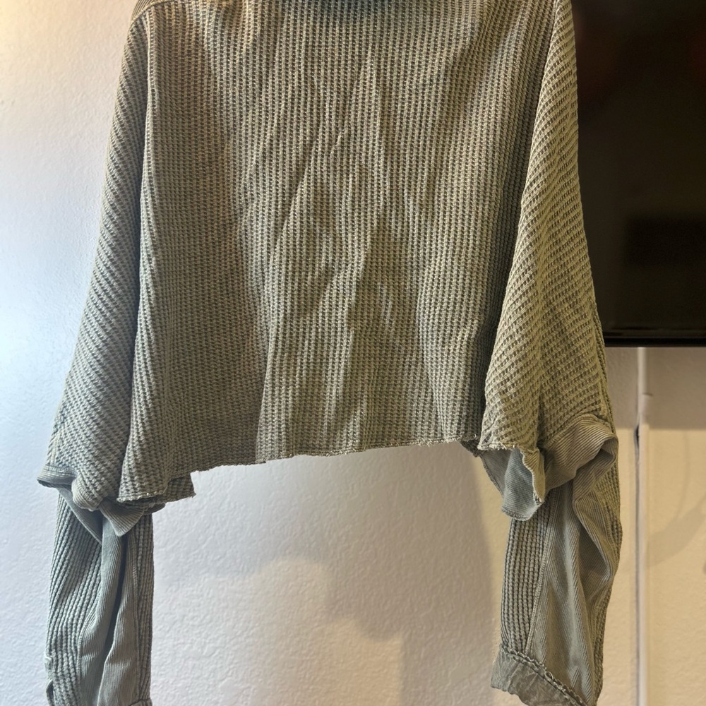 FREE PEOPLE CROPPED CARDIGAN
Green